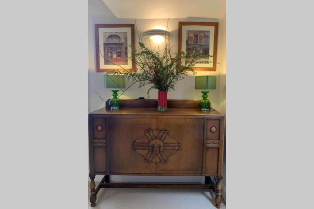 Spacious Town-Centre Apartment With Stunning Views 大莫尔文 外观 照片