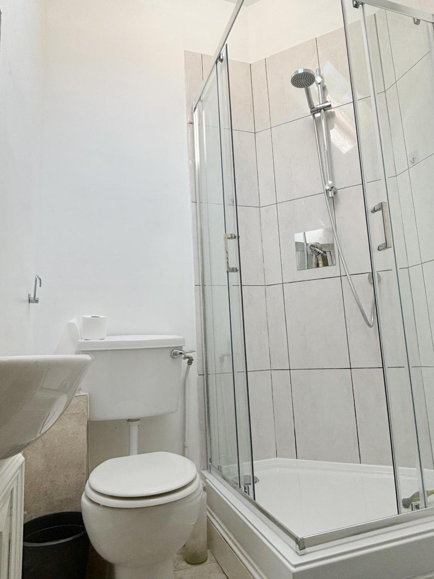 Spacious Town-Centre Apartment With Stunning Views 大莫尔文 外观 照片